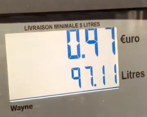 【動画】価格がバグったガソリンスタンドで給油しまくるおっさん笑。