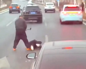 【動画】相手の生命が尽きるまで殴り続ける中国の交通トラブル。
