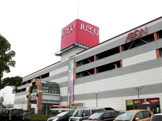 ジャスコで買い物中だった。男「おっ鈴木じゃん！」俺「えっ…山田ですけど」男「あ…….すみません」しかしなぜか隣にいた父は激しく動揺  　→  驚愕の事実が発覚した