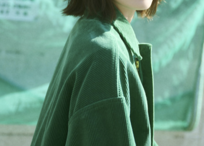 【画像】同級生、爆乳なのにインタビューを受けた結果www