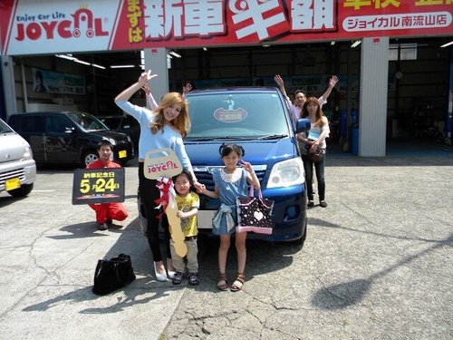 【画像】ギャルさんの納車式の家族写真、ガチでカタギとは思えないwww