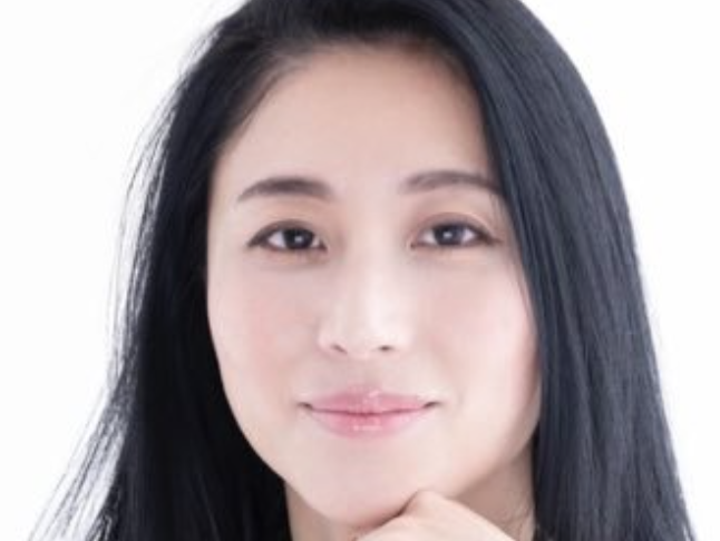 【画像】三浦瑠麗、えちえちメンエス嬢な服装で朝の番組に出てしまうwww