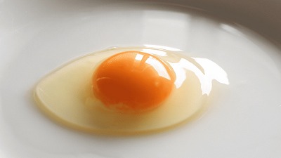 【画像】X民「生卵を食べれるのは日本だけ！日本以外で食べたら死ぬぞ！」←ガチでバカにされるwww