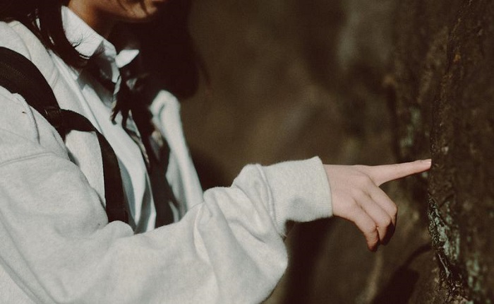 【画像】JKさん、自分の巨乳を性器だと理解している模様ｗ