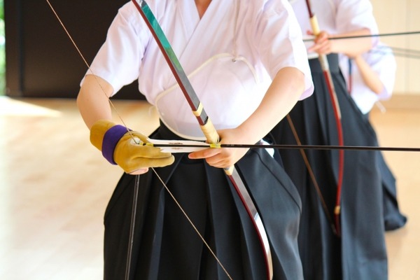 【画像】弓道部JKさん、デカかったwww……ﾊﾟｼｬ！