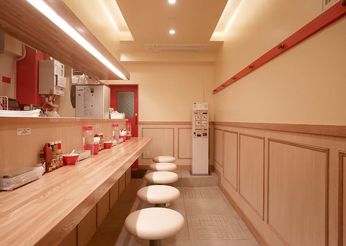 【悲報】ラーメン屋「食事中のスマホ禁止な。守れないなら返金なしで退店してもらう」