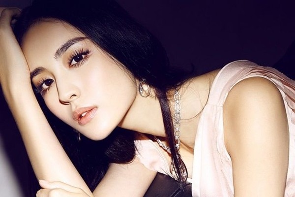 【画像】中国人と強制結婚させられる「ウイグル族の美女」、その様子がガチでヤバすぎる⇒！