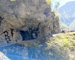 【動画】インドの落石注意、レベルが数段違ったw(ﾟoﾟ)w