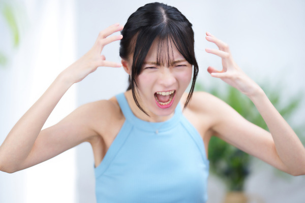 【画像】女子「いやあああああああ！！！！！男がロキソニン持ってるウゥウウウーーー！！！！！」→