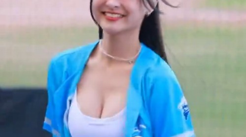 【動画】台湾のチアガールさん、お●ぱいをブルンブルン振り回すwww