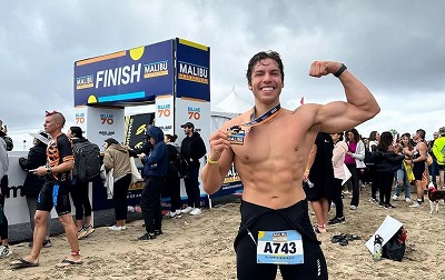 【画像】アーノルド・シュワルツェネッガーの息子、父の足跡を継ぎボディビル大会で初優勝するwww