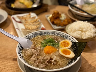 【悲報】顔を赤らめてラーメンを食べた男、通報・逮捕