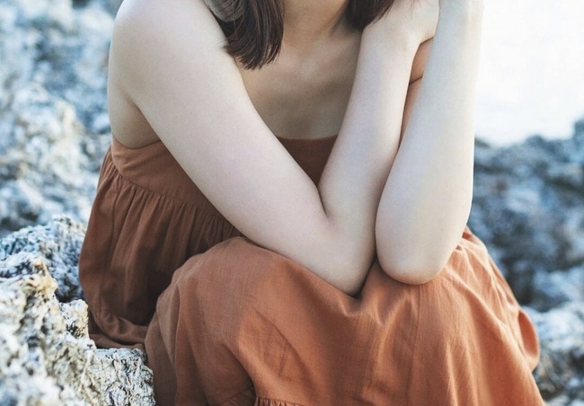 桐谷美玲さん、ビキニでしっかりお乳房だとバレてしまうwww