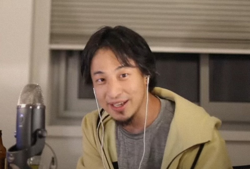 【動画】ひろゆきさん、物を投げられてサッと避ける反射神経を披露www