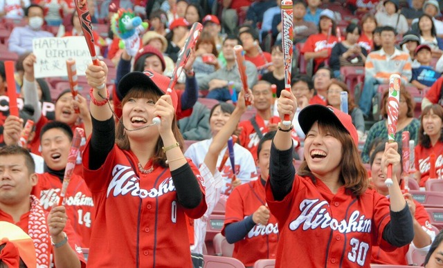 『カープ女子』はどこに消えた？カープ(2位4位5位→観客減)、中日(6位6位4位→観客増)の違いは？