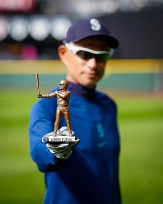 【悲報】イチローさん、自分の銅像披露式で最大級の屈辱を味わうwww