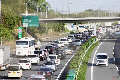 【悲報】日本「祝日や！GWや！一斉に休むぞおまえらぁ！w」→交通渋滞www