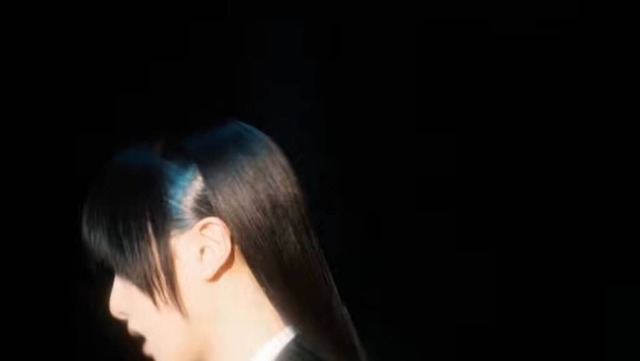 「ついに」Ado、地上波で初の顔出し→「目が……」ファン騒然「テレビでも顔出し！」「すごーーーい」4/28