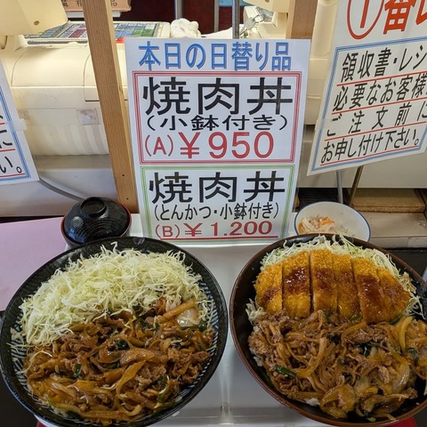 【画像】トラックの運ちゃん御用達食堂のランチ、レベチwww