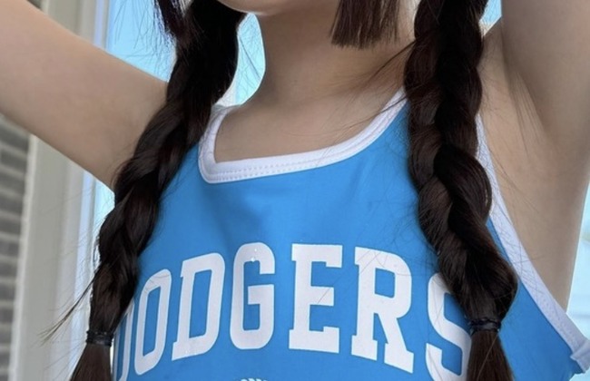 【悲報】アイドル、MVで肉体を丸出ししてしまう・・・これヌかない方が失礼だろ