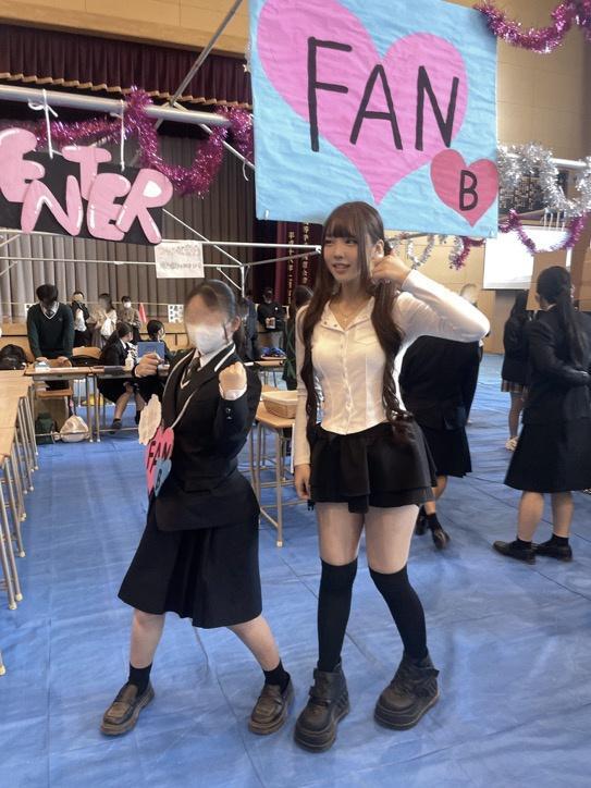 【画像】ドスケベお姉ちゃん、とんでもない格好で妹の文化祭に行ってしまうwww