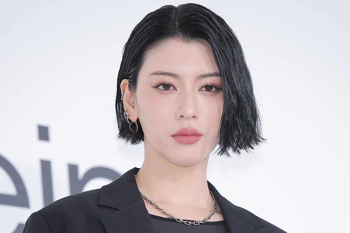 【賛否…タトゥー公開に！】三吉彩花、30歳目前に背中に大きな花のタトゥー…「自分に忠実に生きる決意の証」！