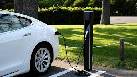 日本人「EV？ガソリンの方が良いだろ」中東「ほーれ」（石油取り上げ）