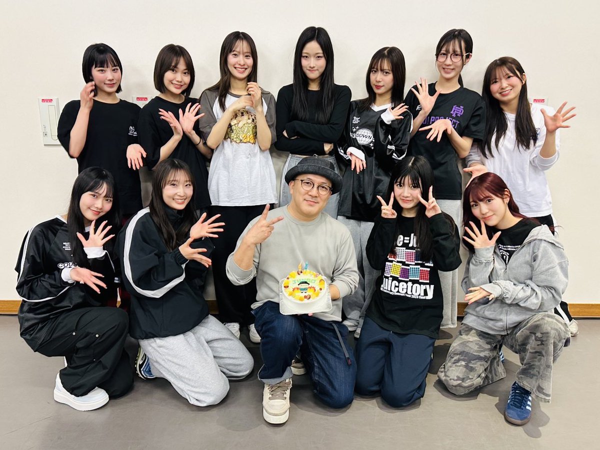 【画像】Juice=Juice×演出家JUNGO氏、最新集合写真ｷﾀ━━━━(ﾟ∀ﾟ)━━━━!!