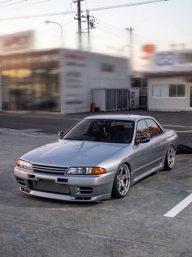 【画像】昔のセダン車のカッコよさは異常www