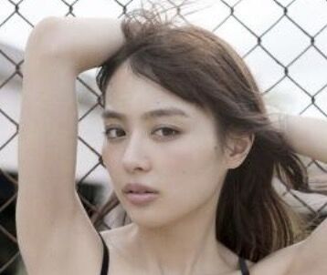 【画像】内田理央の薄すぎるAカップBODY、エッッッッッッッ