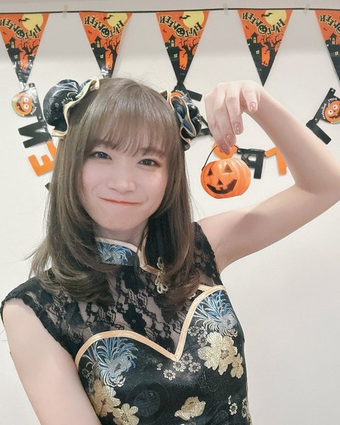 秋元真夏がコスプレ衣装で臭そうな『腋』を魅せつけるw【画像アリ】