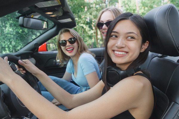 【画像】金髪美女のケツ、エッッッッッッッッッッッ！