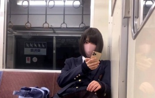 【画像】JK「そんなに私のパンツ見たいんだ〜ｗキモーい❤」ﾁﾗｯ