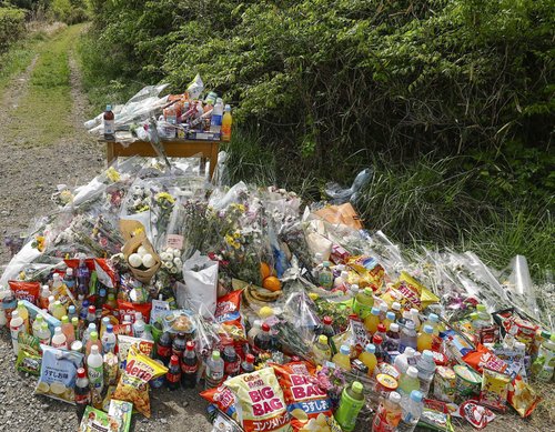 【悲報】安達優希くんの献花台、ガチで限界突破してしまう・・・・・・・・・
