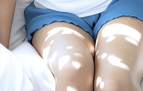 【画像】マギー(32)の太もも、ドチャクソえちえちwww