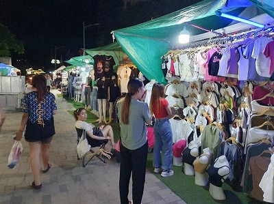 【悲報】ラオスで日本の大量のおっさんが児童強姦で逮捕されてしまう・・・・