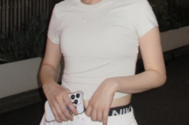 【朗報】本田翼(33)、TシャツがパツパツでEカップが浮き出てしまう