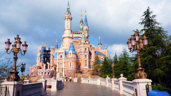 【画像】アメリカ人「東京ディズニーランドに行ったら爆笑したよ(笑)」⇒！