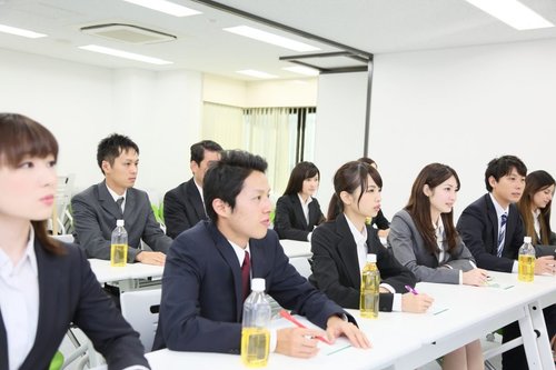 【画像】新入社員さん、入社2週間で既に6人中2人が退社してしまう