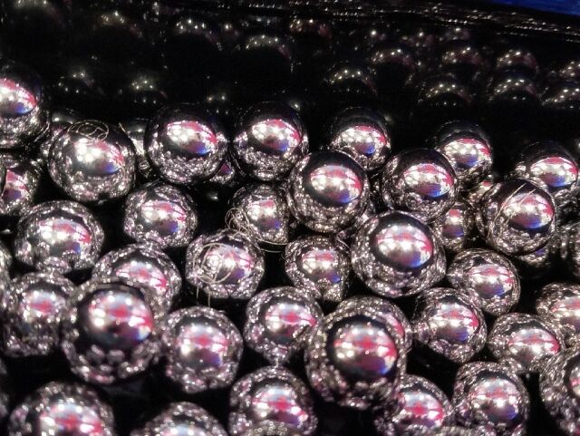 【謎報】 おしぼりでパチンコ玉に油を塗る不正行為で市職員の男性(31)を逮捕