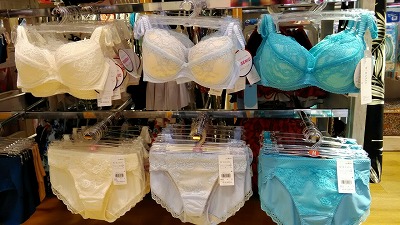 【悲報】オタク「肩紐がないブラなんてあるのかよ！？」→炎上してしまうwww