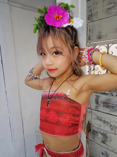 【画像】あたたかいからって肌見せすぎな女子小学生www