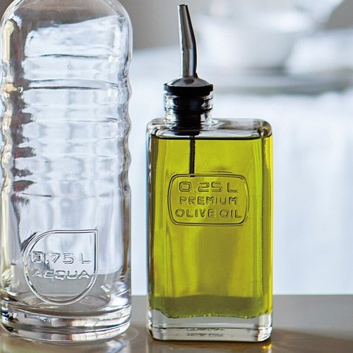 【悲報】パスタ系YouTuberさん「貧乏のパスタ作ります！まずオリーブオイルを用意します」www