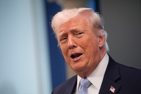 【悲報】トランプさん、叩かれ過ぎて自分をキリストにした画像を削除www