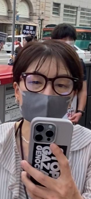 【画像】ヨドバシカメラの試用ペンタブに「高市辞めろ」と落書きしたオバさんの顔が開示されるwww
