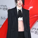 三吉彩花さん、シャツの丈を間違えて下乳が見えてしまう