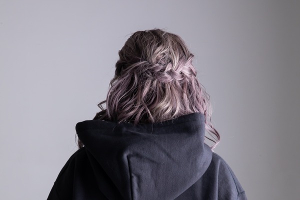 【画像】むちむちギャルが半分寝ながら店番するギャル屋台が見つかるwww