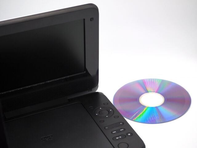 「年14万円もドブに捨てている！」アメリカの若者、DVDを買い始める