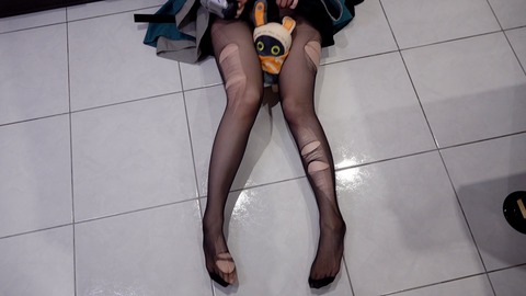 【画像】お胸ピアノの人、急に足に変わるwww