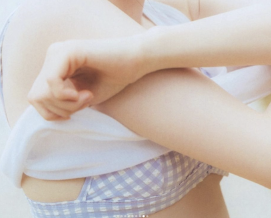 天才てれびくん、エッすぎる色白太ももwww